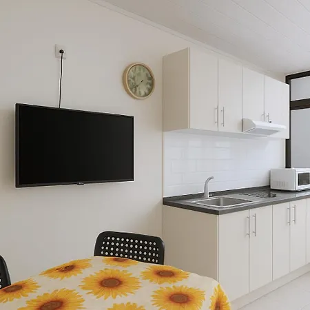 Con Jardin Y Pequena Piscina Privada Refrescarse 3*