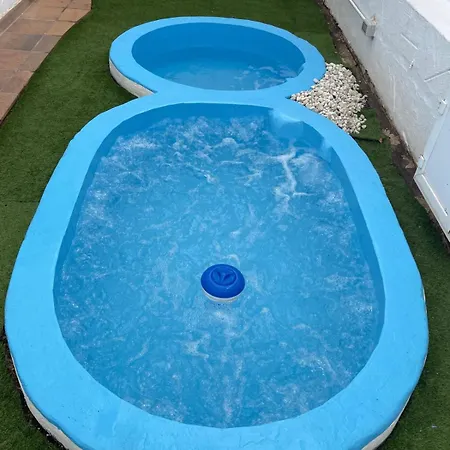 Con Jardin Y Pequena Piscina Privada Refrescarse ゲストハウス 3*