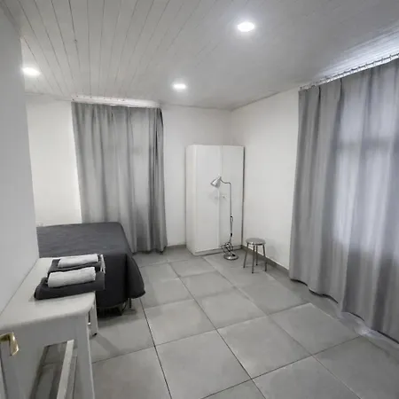 Con Jardin Y Pequena Piscina Privada Refrescarse ゲストハウス 3*