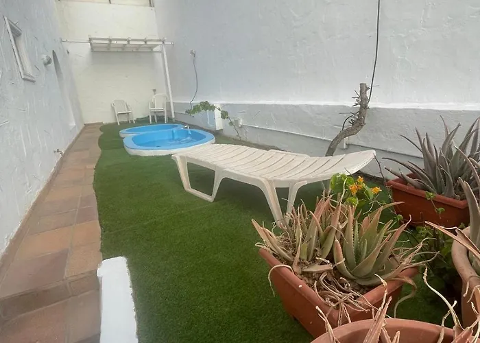 Con Jardin Y Pequena Piscina Privada Refrescarse Гостевой дом